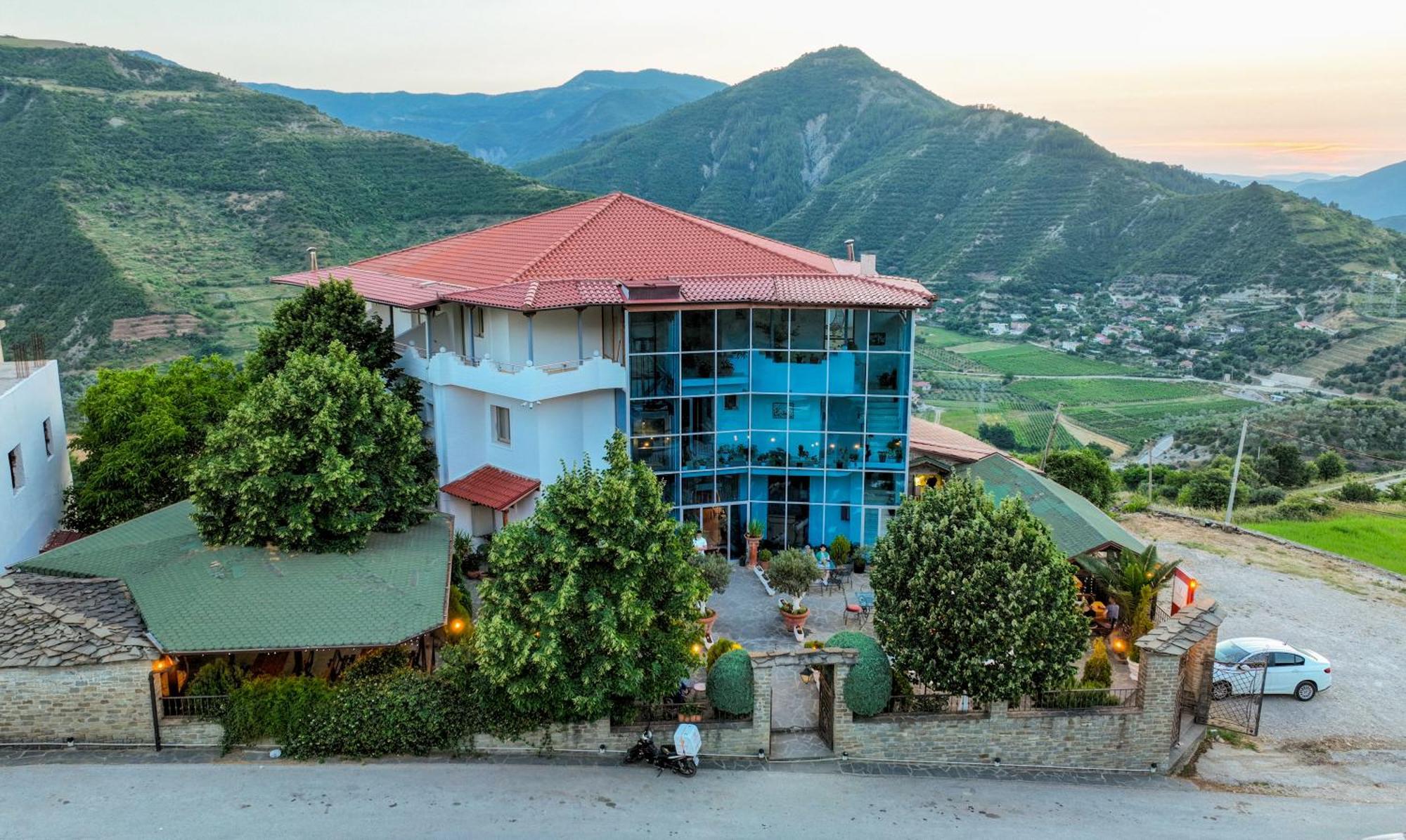 Hotel Kanione Cerenisht Екстериор снимка