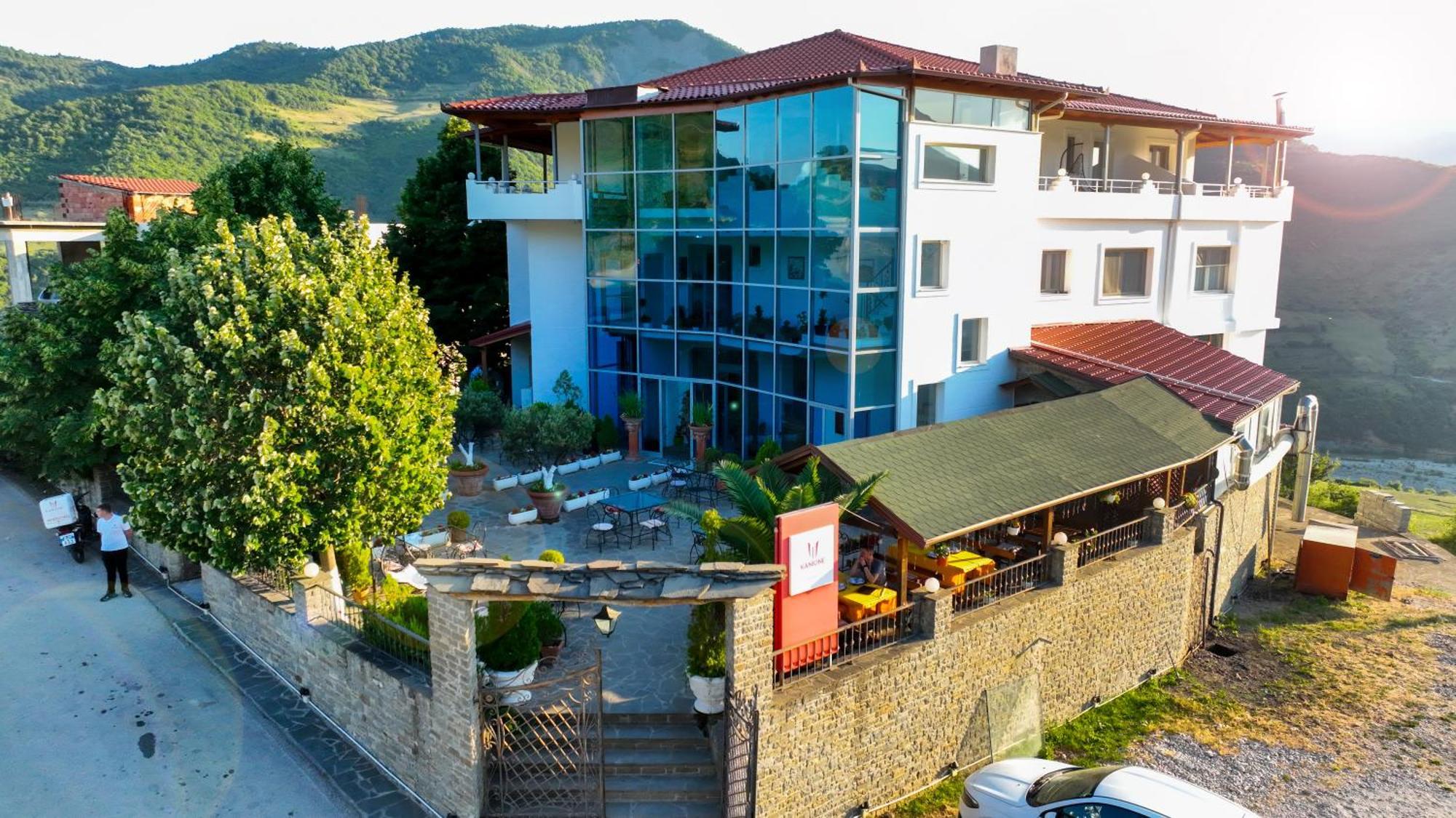 Hotel Kanione Cerenisht Екстериор снимка