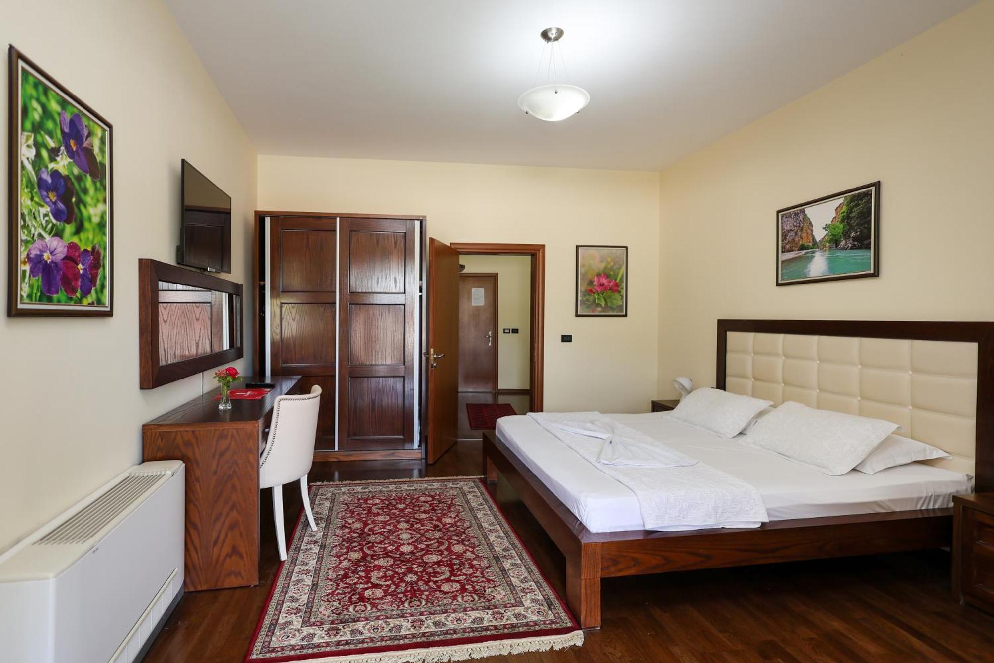 Hotel Kanione Cerenisht Екстериор снимка