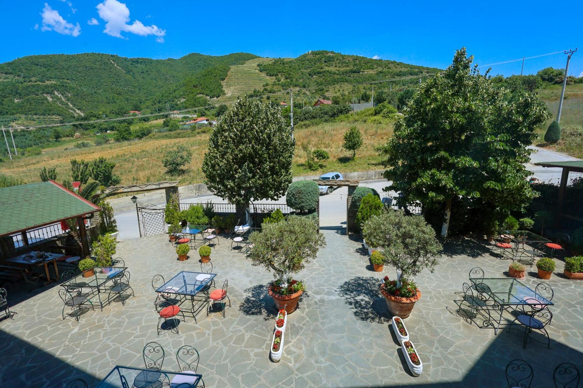 Hotel Kanione Cerenisht Екстериор снимка
