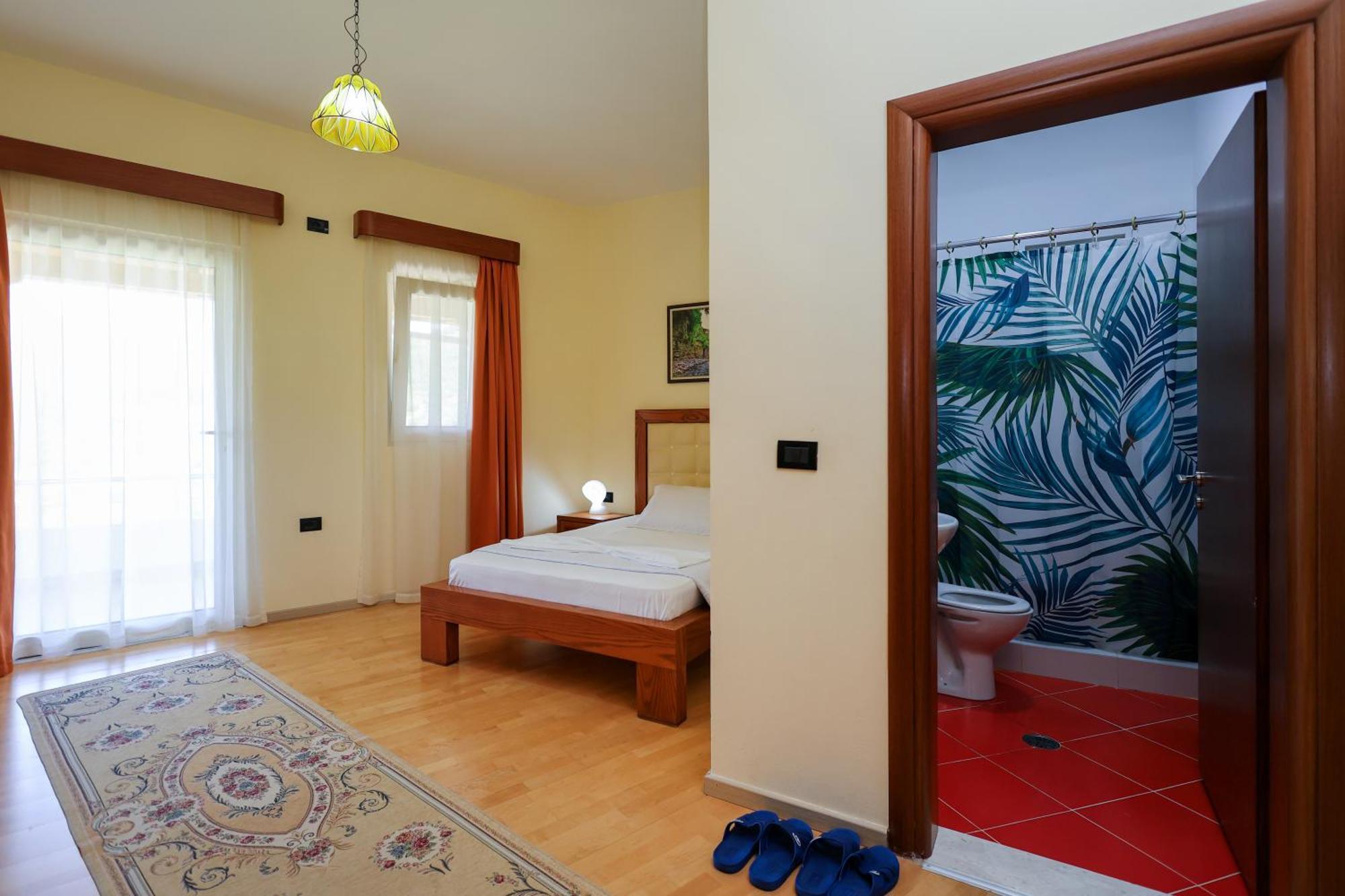 Hotel Kanione Cerenisht Екстериор снимка