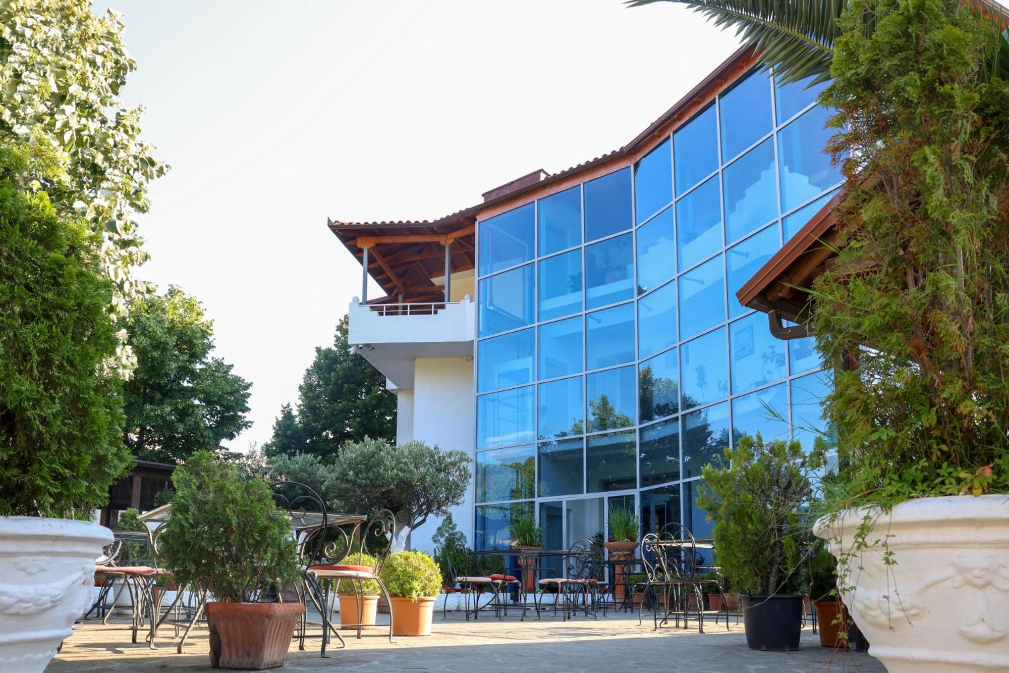 Hotel Kanione Cerenisht Екстериор снимка