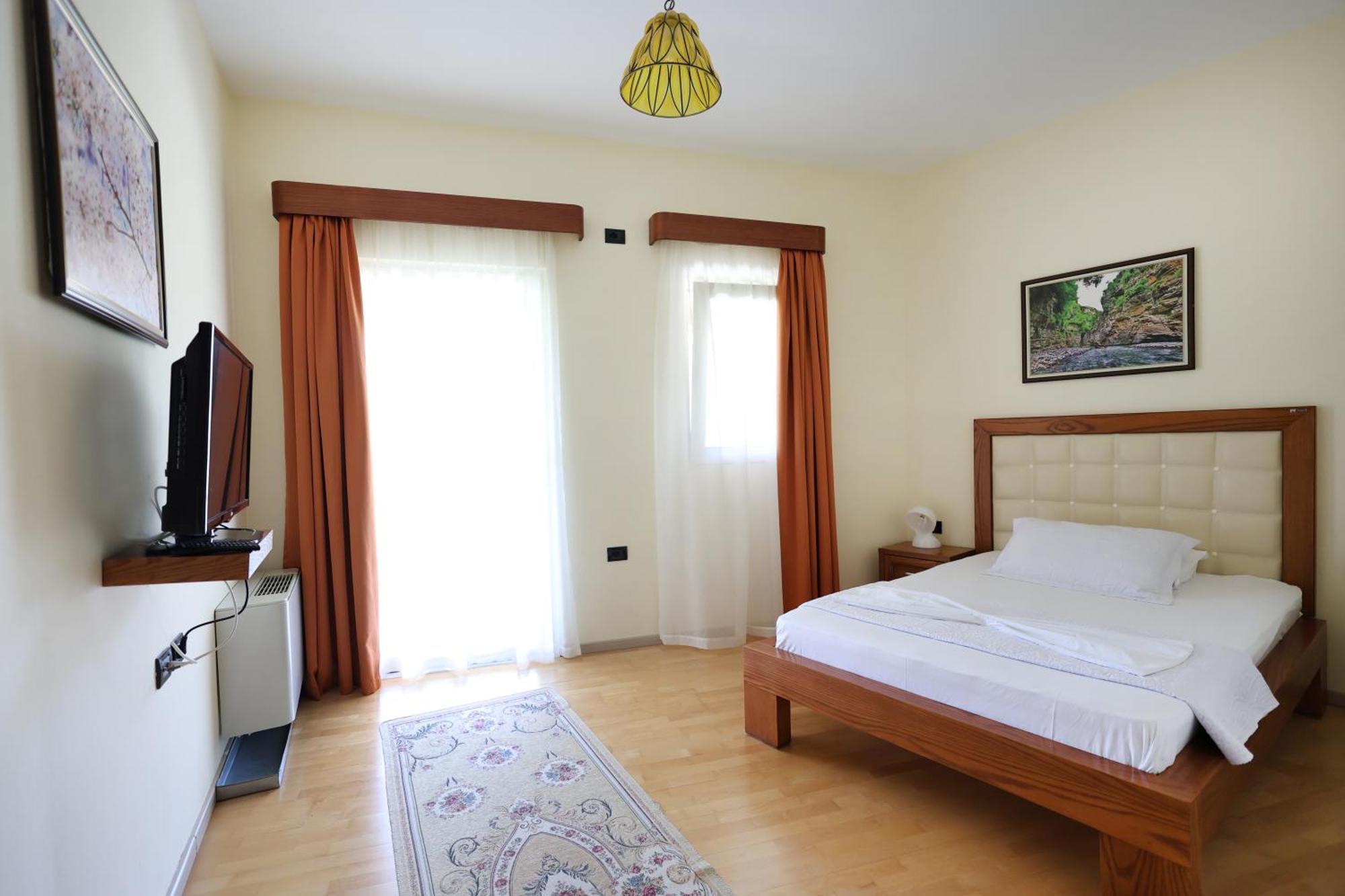 Hotel Kanione Cerenisht Екстериор снимка