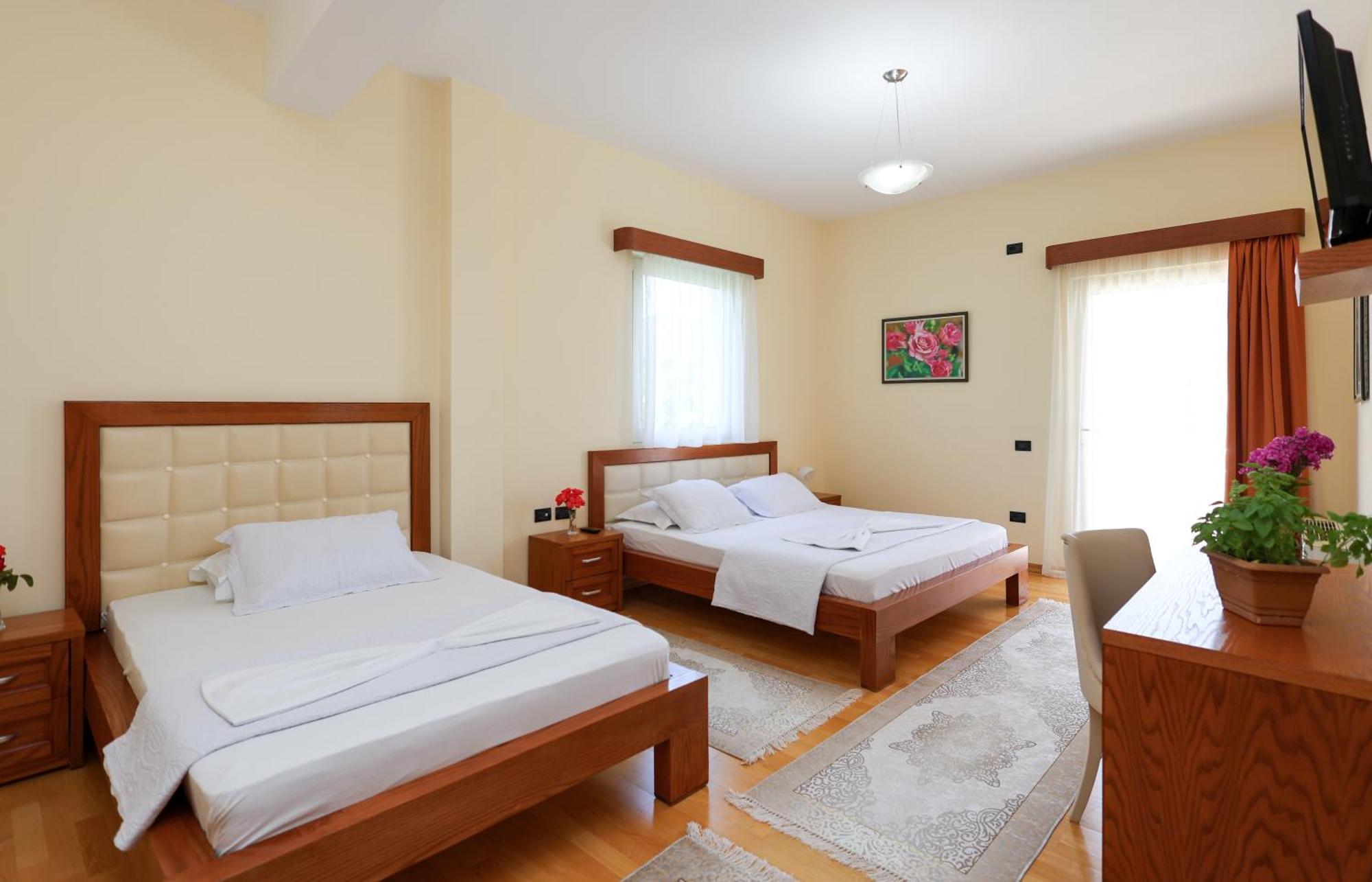 Hotel Kanione Cerenisht Екстериор снимка