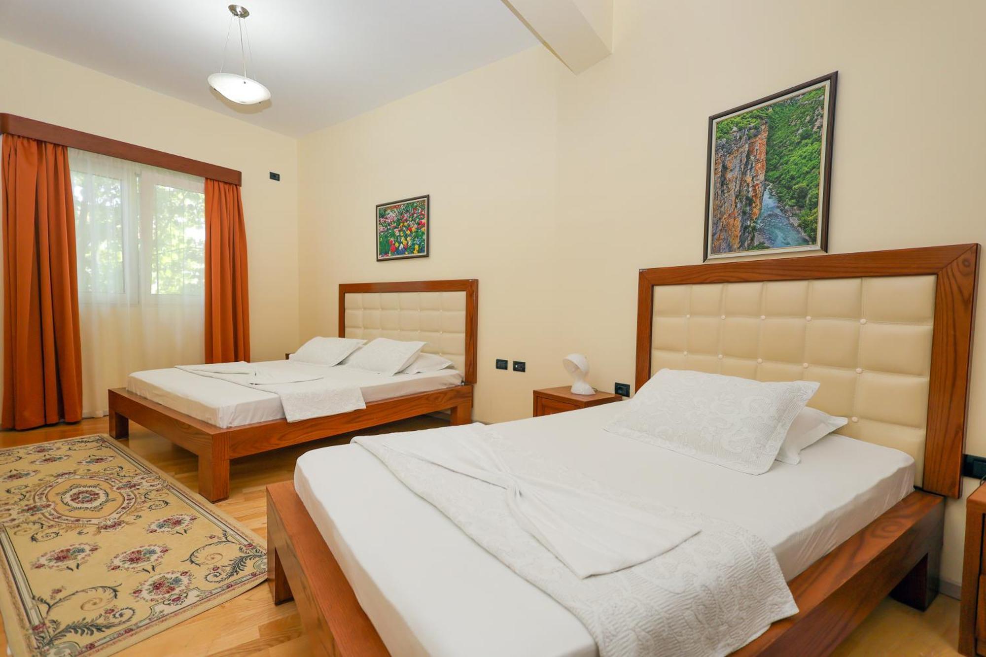 Hotel Kanione Cerenisht Екстериор снимка