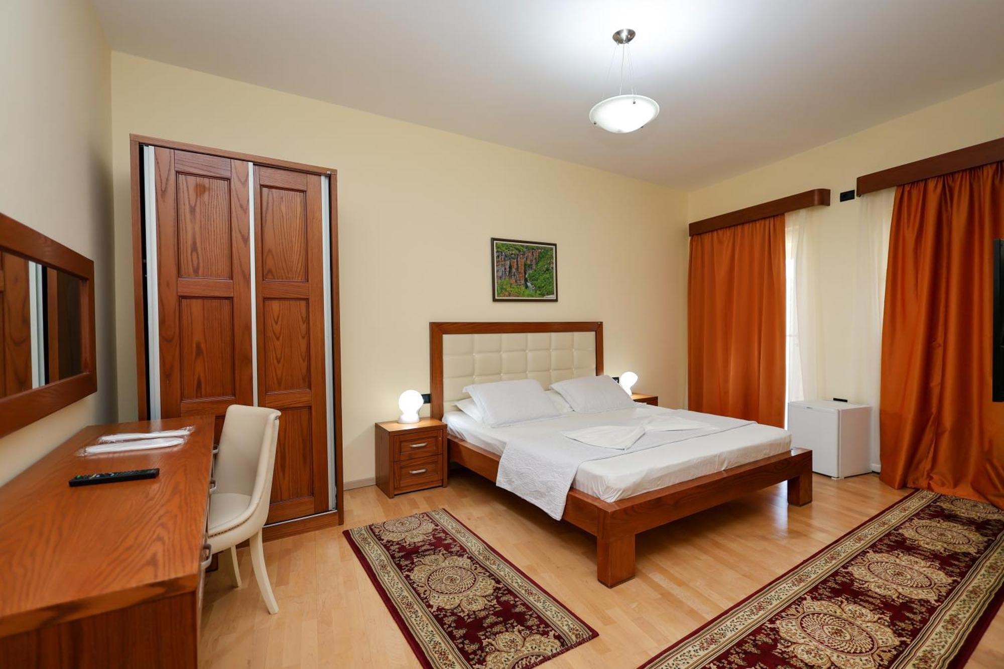 Hotel Kanione Cerenisht Екстериор снимка