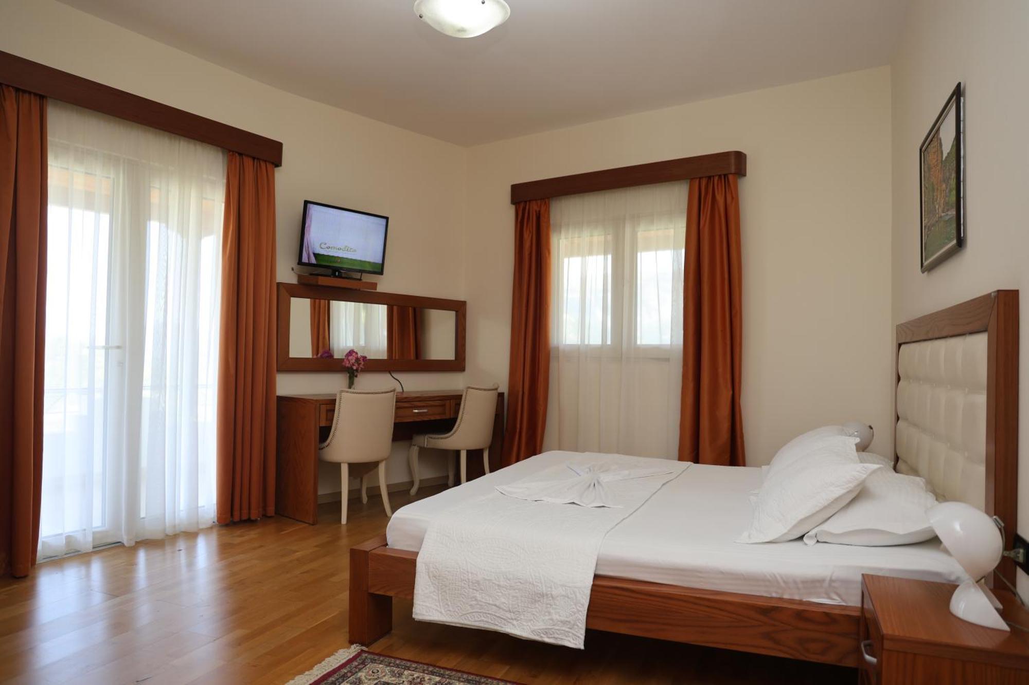Hotel Kanione Cerenisht Екстериор снимка