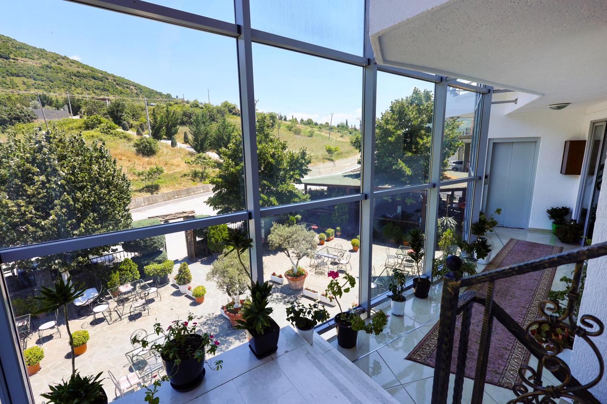 Hotel Kanione Cerenisht Екстериор снимка